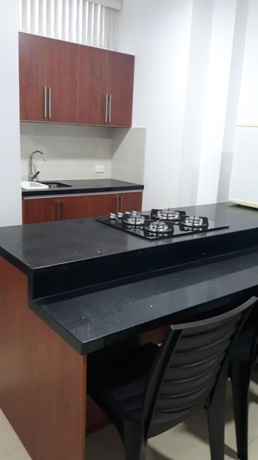 Departamentos Marcecilia De 2 Y 3 Habitaciones En El Centro De Manta Exterior photo
